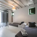 Irilia, Private Pool With Unrestricted Sea View Apartment