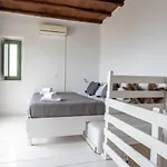 Irilia, Private Pool With Unrestricted Sea View アパート *