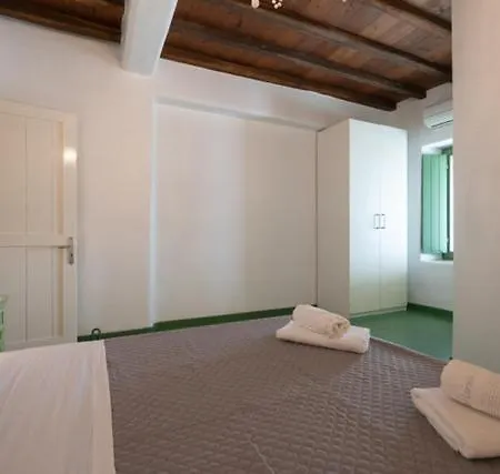 Irilia, Private Pool With Unrestricted Sea View アパート